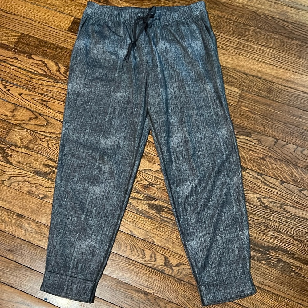 Lululemon joggers drawstring black/ white patterned size 6